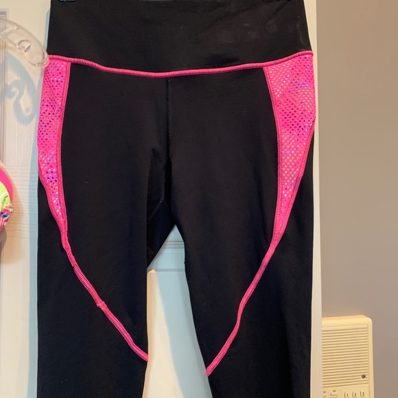 Victoria’sSecret Sport Black/Pink Multi Leggings/Bra Set sz S/P 36B - Picture 2 of 11